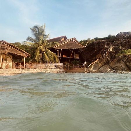 Shambala Madagascar: Beachfront Lodge And Adventures Ambolobozo Exterior foto