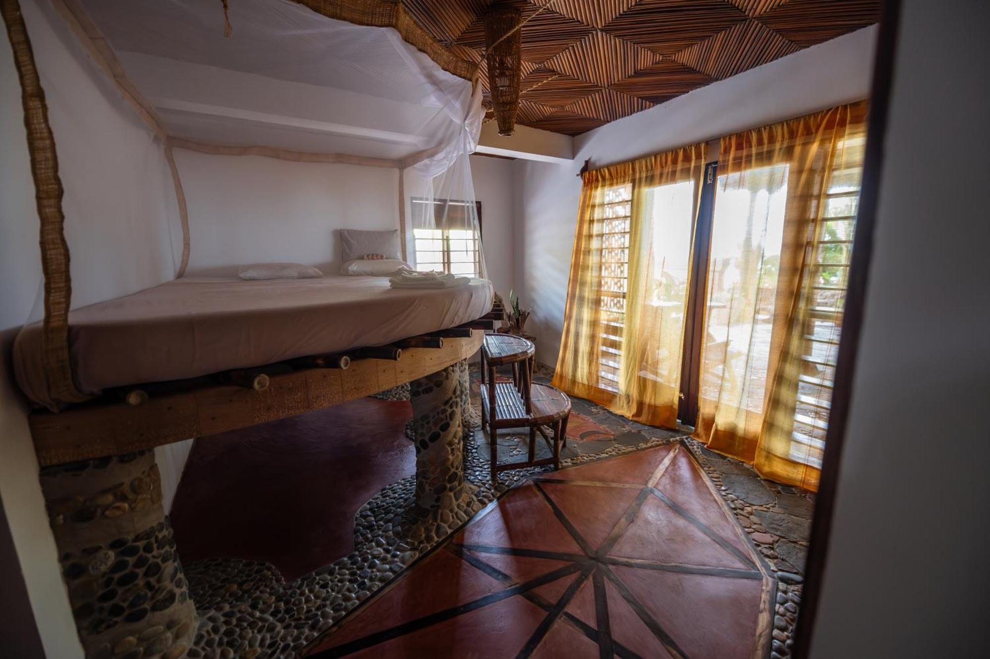 Shambala Madagascar: Beachfront Lodge And Adventures Ambolobozo Exterior foto