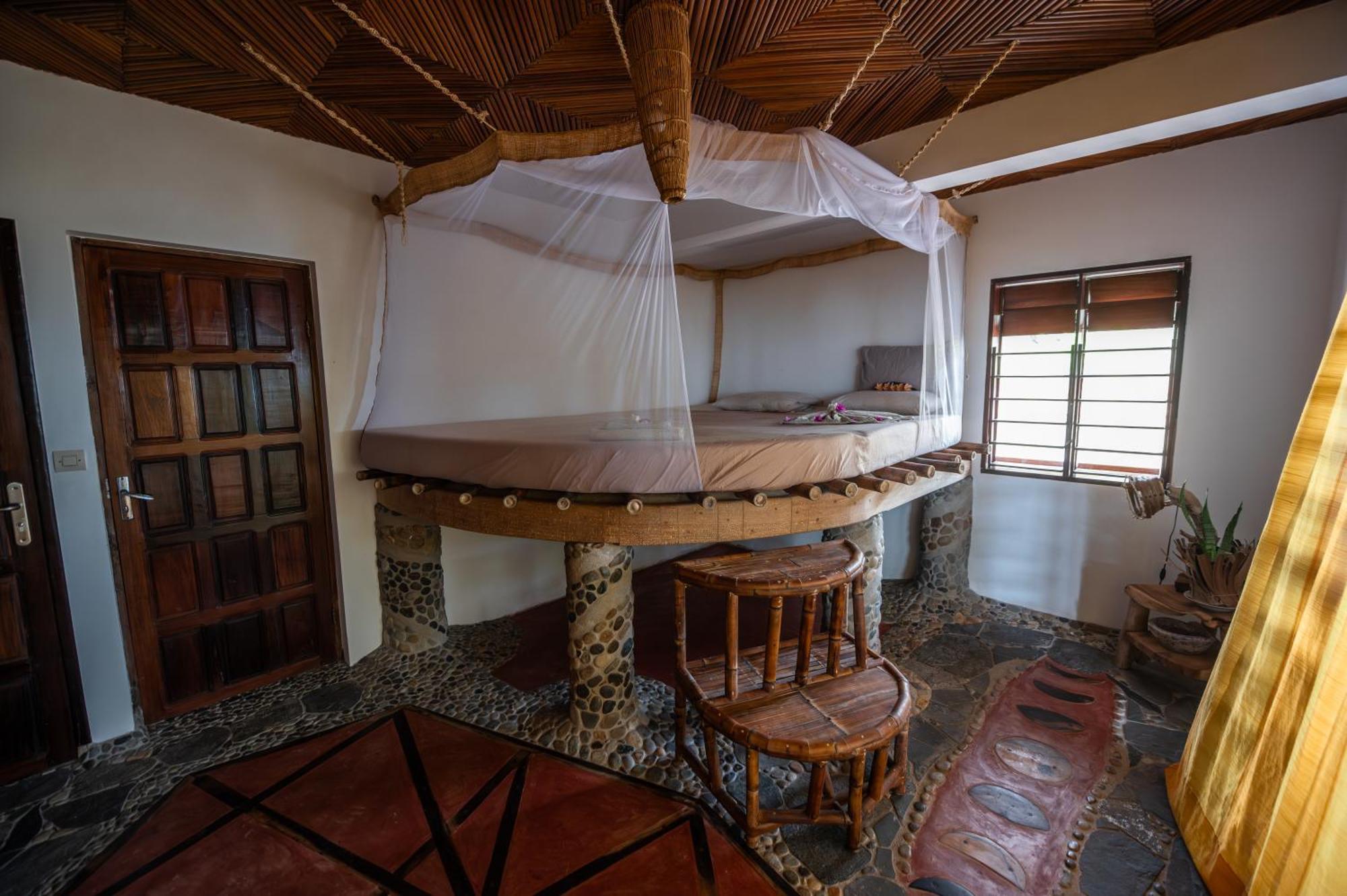 Shambala Madagascar: Beachfront Lodge And Adventures Ambolobozo Exterior foto