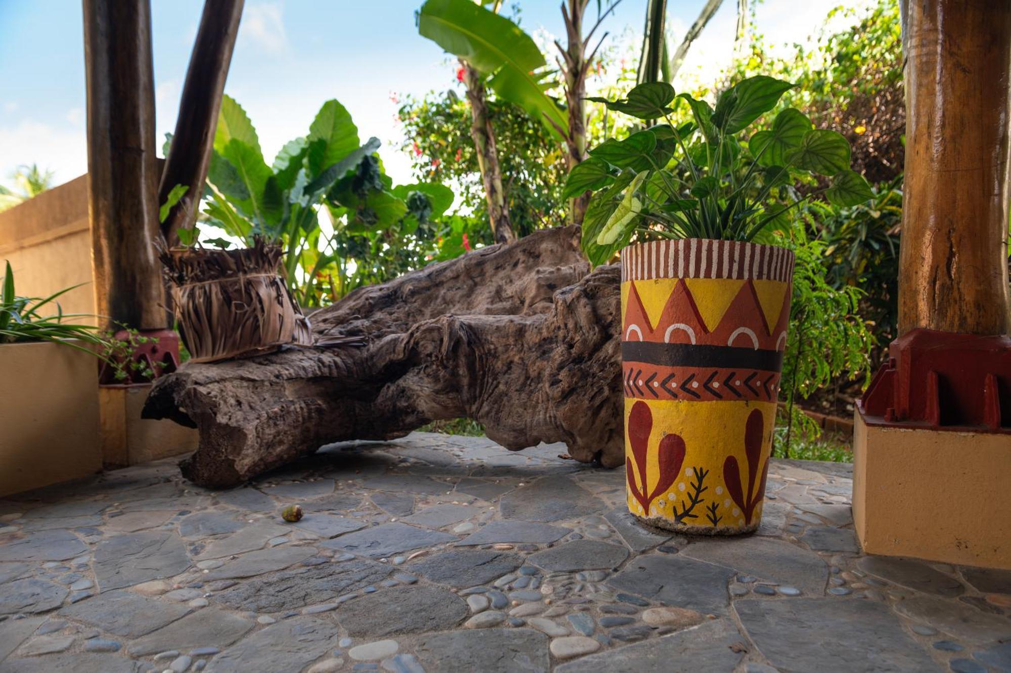Shambala Madagascar: Beachfront Lodge And Adventures Ambolobozo Exterior foto